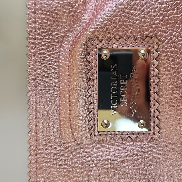 New Victoria's Secret Rose Gold Beauty Bag with Cosmetics, Make Up, Perfume, etc - Picture 4 of 9
